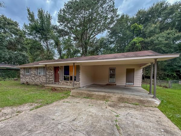 205 Elizabeth Ave., Petal, MS 39465