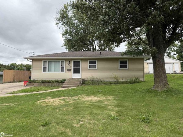 1982 Chester, Ottumwa, IA 52501