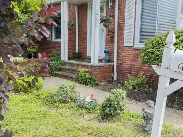 220 E 327th Street , Willowick, OH 44095