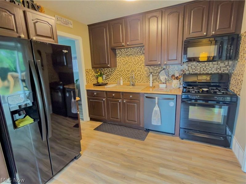 220 E 327th Street, Willowick, OH 44095 Photo 15