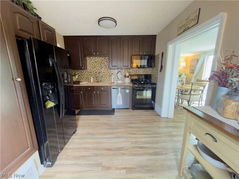 220 E 327th Street, Willowick, OH 44095 Photo 28