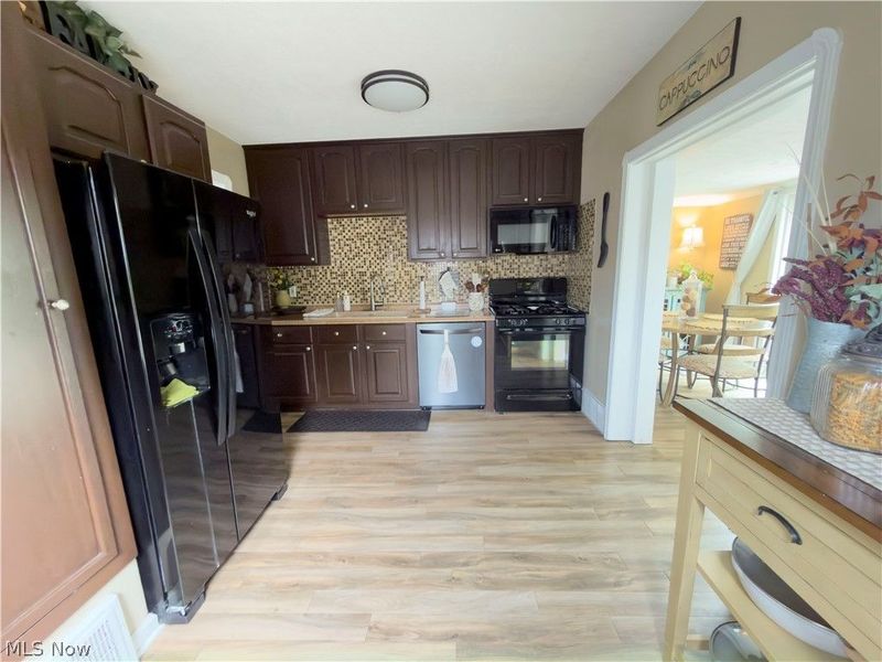 220 E 327th Street, Willowick, OH 44095 Photo 29