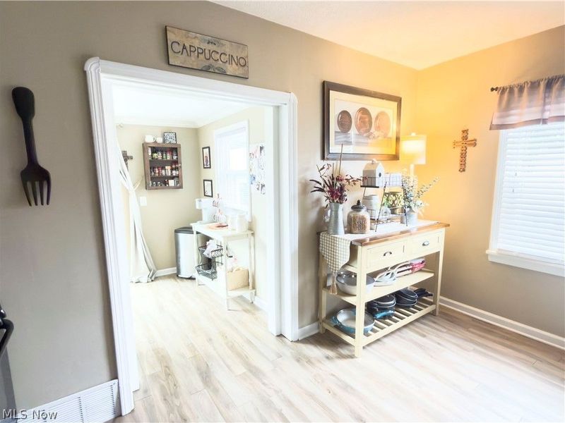 220 E 327th Street, Willowick, OH 44095 Photo 5