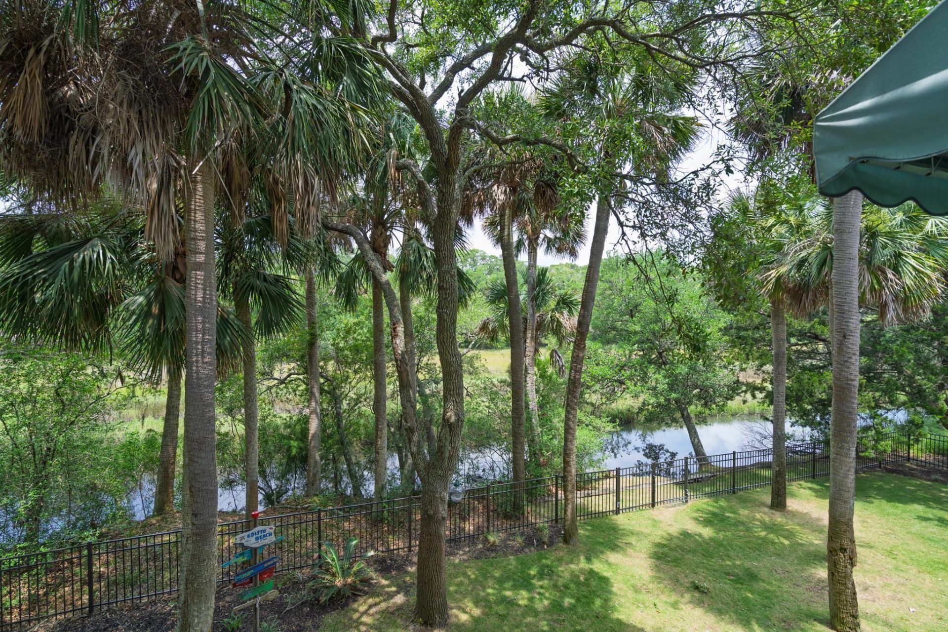 407 Pompano Road Photo 30