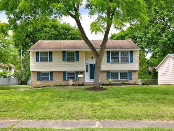 37 Ledgewood Circle, Rochester, NY 14615