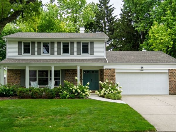 1039 Crestfield Avenue , Libertyville, IL 60048