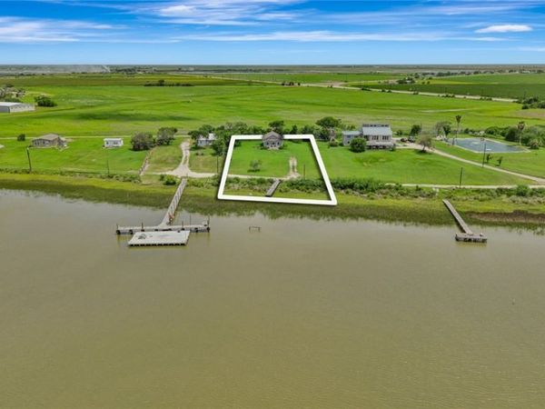 195 Wall Lane , Port Lavaca, TX 77979