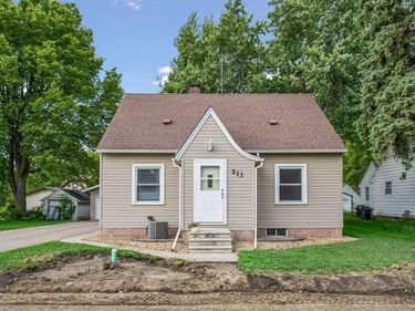 213 Queen Avenue NW, Silver Lake, MN 55381