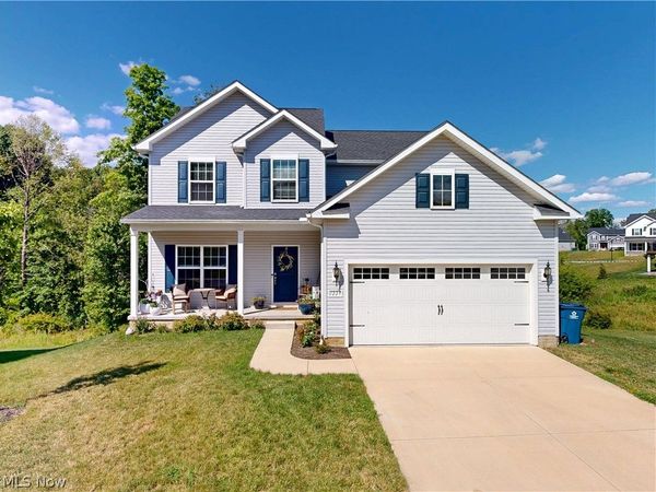 1223 Selena Grove, Green, OH 44685