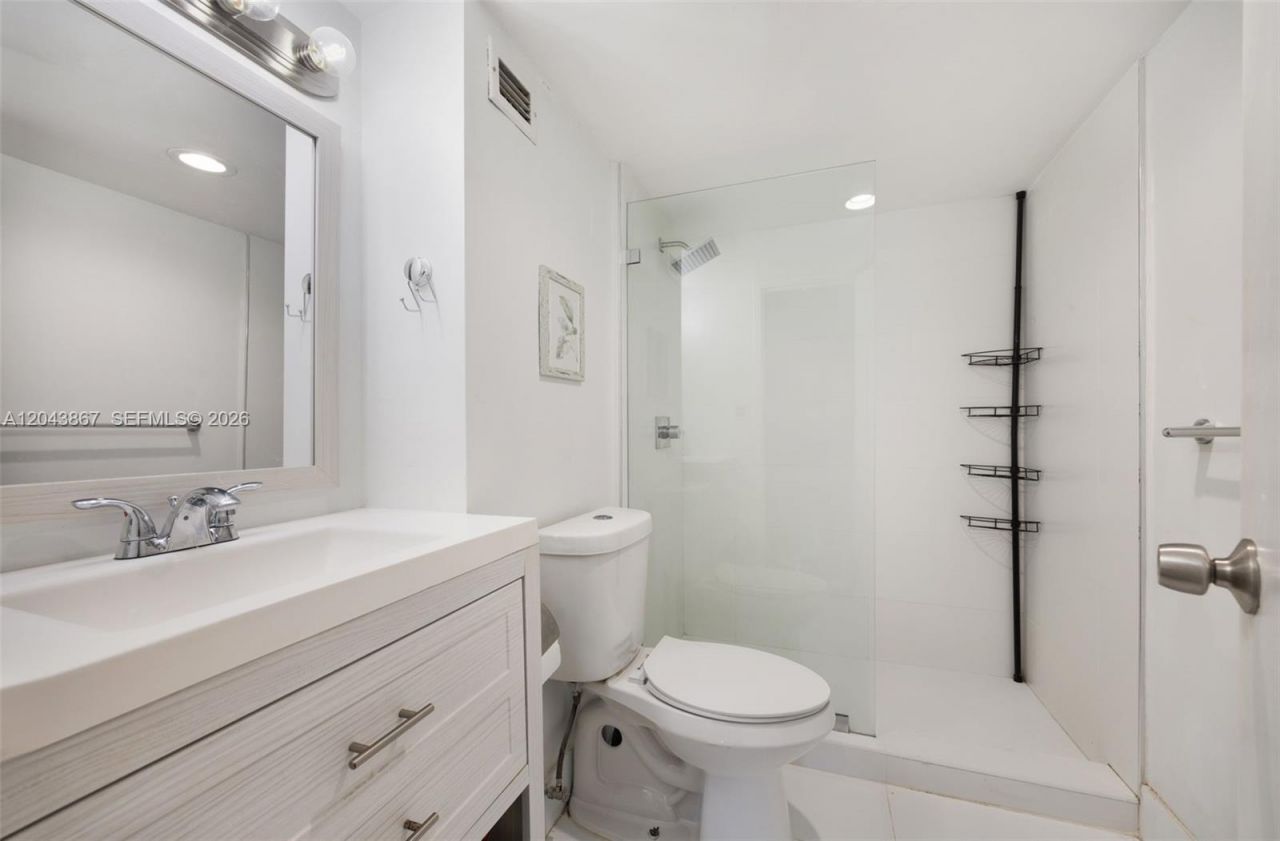 150 SE 25th Rd , Unit 2J, Miami, FL 33129 Photo