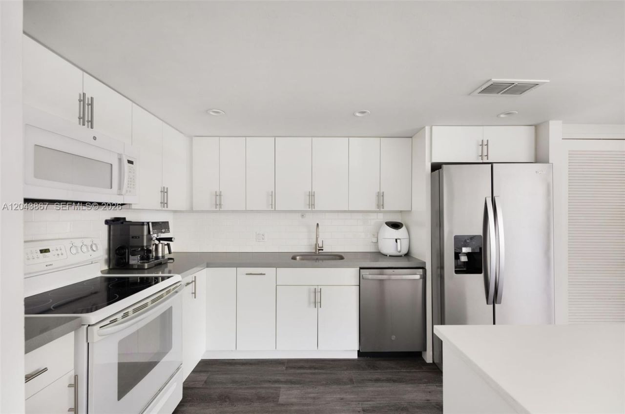 150 SE 25th Rd , Unit 2J, Miami, FL 33129 Photo