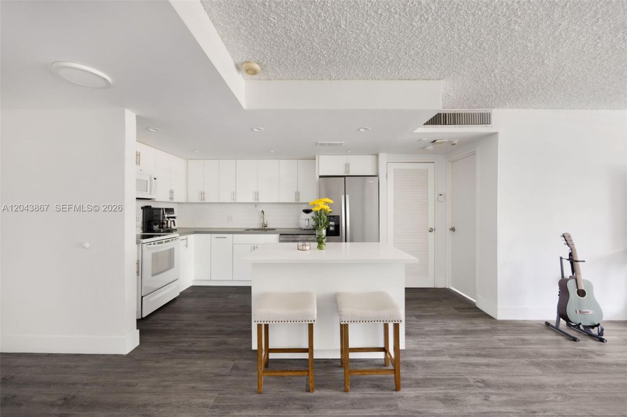 150 SE 25th Rd , Unit 2J, Miami, FL 33129 Photo