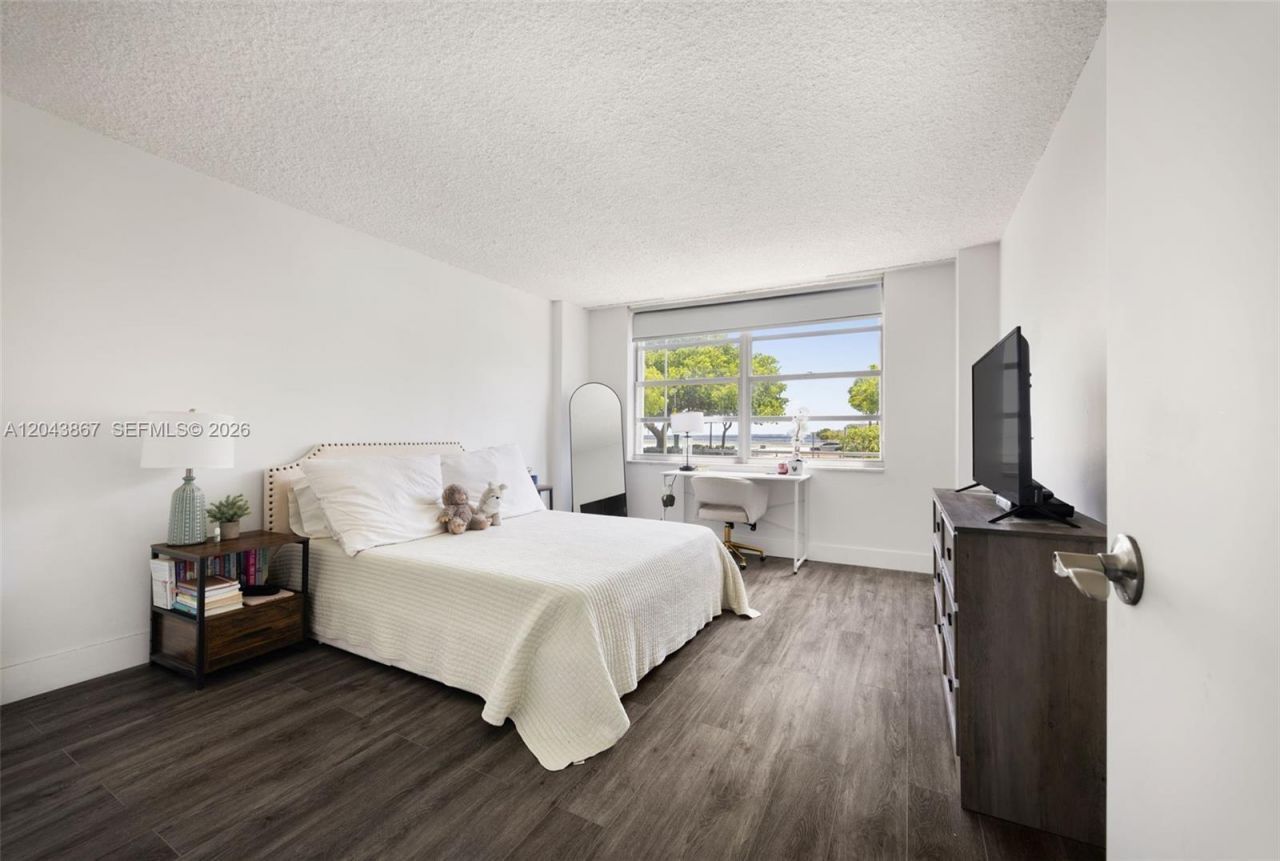 150 SE 25th Rd , Unit 2J, Miami, FL 33129 Photo
