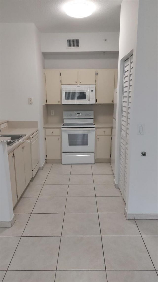 7290 NW 114th Ave, Unit 206-7, Doral, FL 33178 Photo