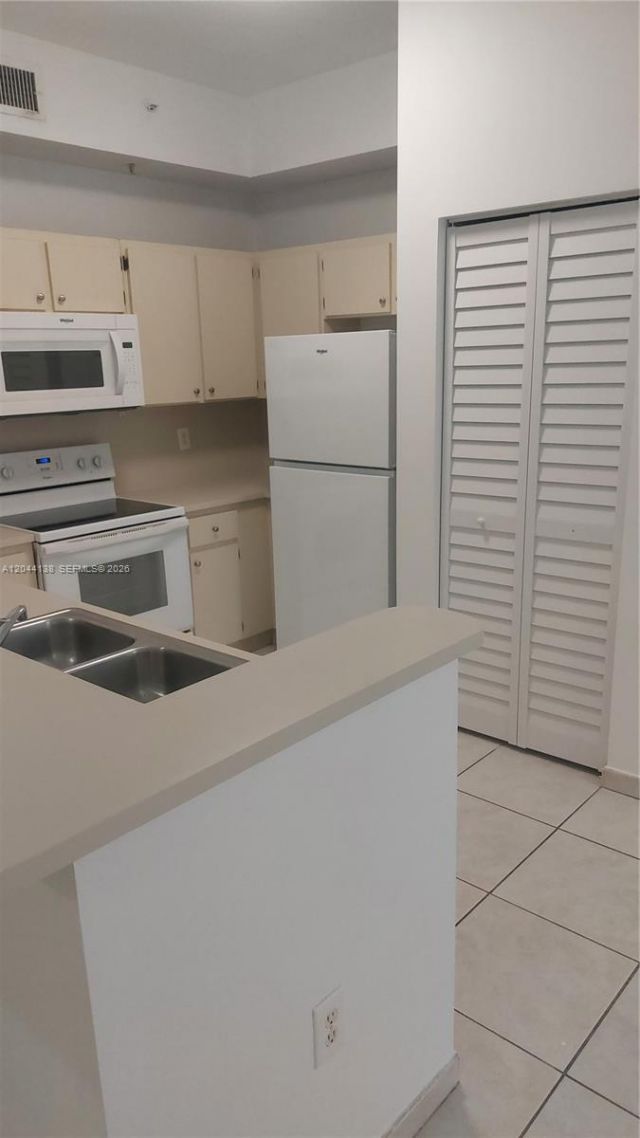 7290 NW 114th Ave, Unit 206-7, Doral, FL 33178 Photo