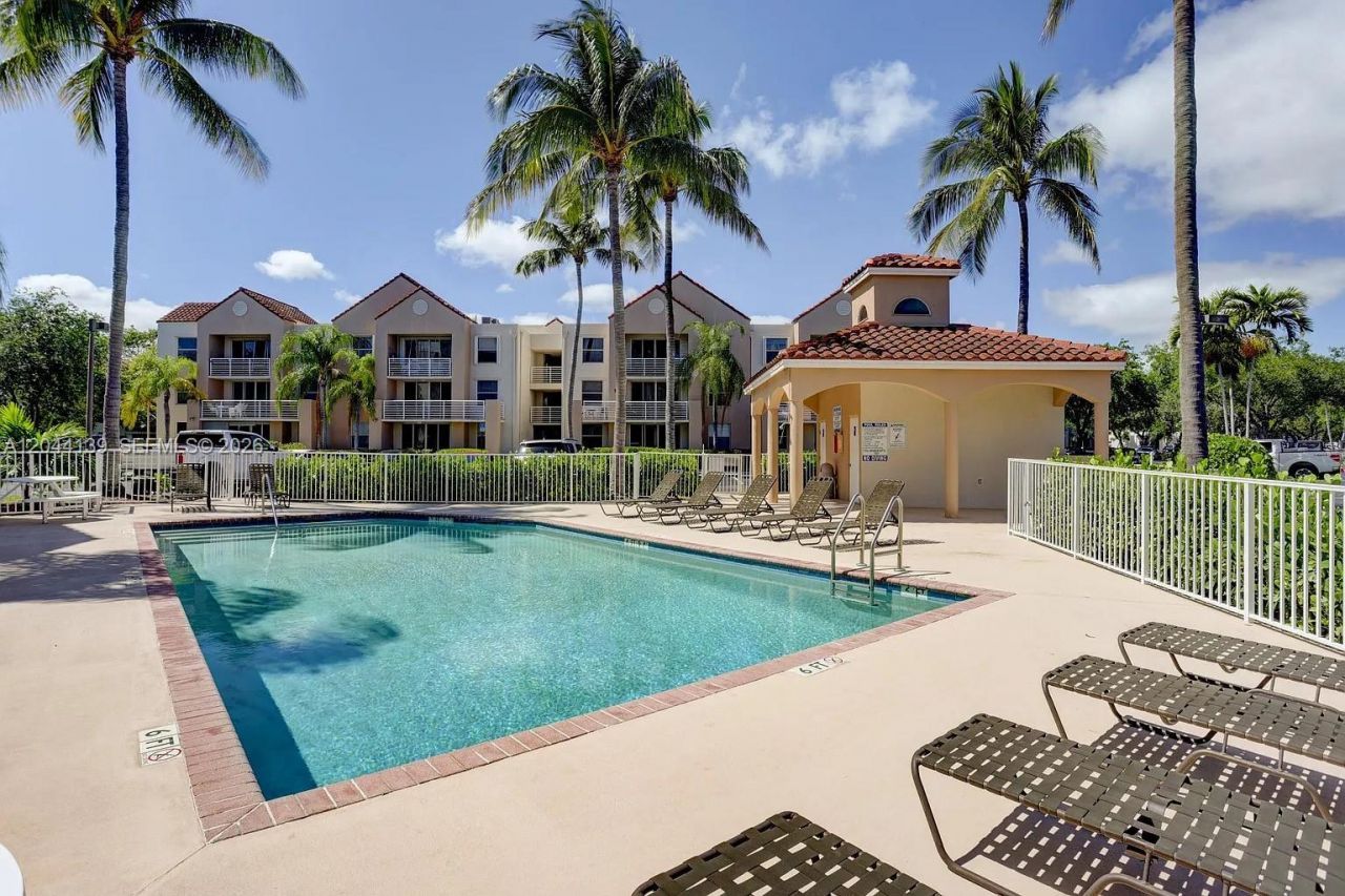 2711 Ocean Club Blvd , Unit 203, Hollywood, FL 33019 Photo