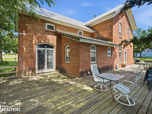 922 3Rd Avenue, Ackley, IA 50601