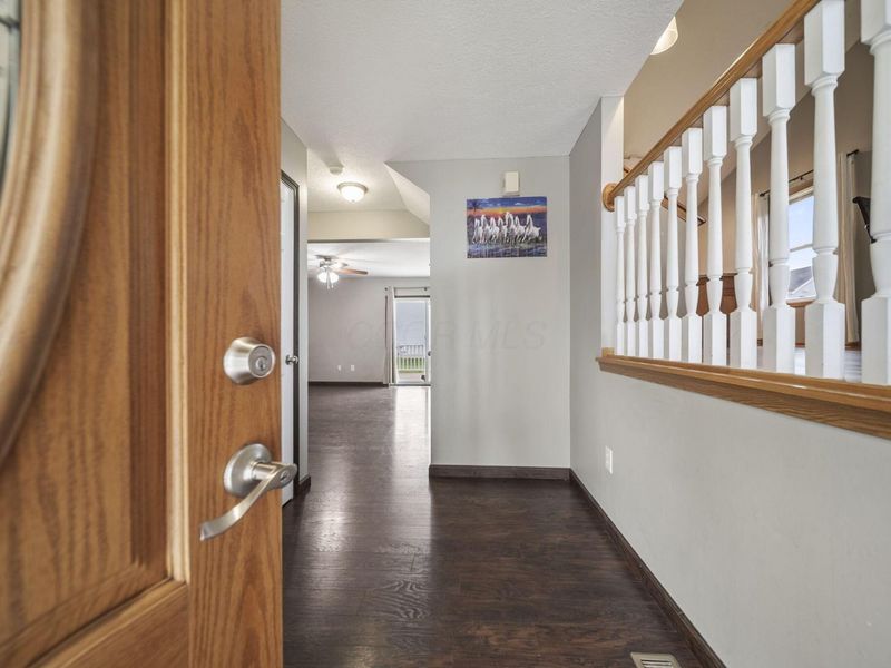 800 Bent Oak Drive, Blacklick, OH 43004 Photo 3
