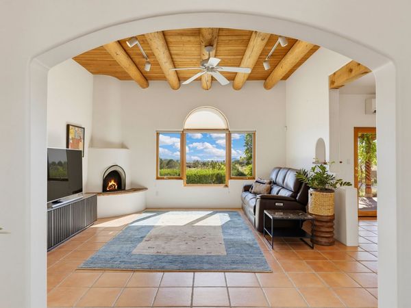 11 Descanso Road , Santa Fe, NM 87508