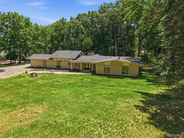 30715 N Greenbriar Road, Franklin Vlg, MI 48025