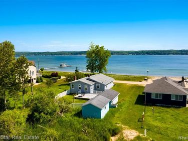 2588 Lakeview Road, Onekama Twp, MI 49675