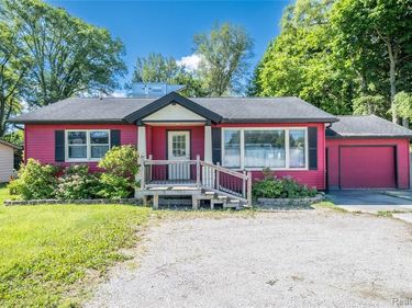 1444 E Pierson Road , Flushing, MI 48433