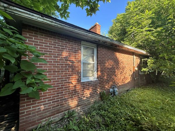 930 Vandalia Road , Louisville, IL 62858