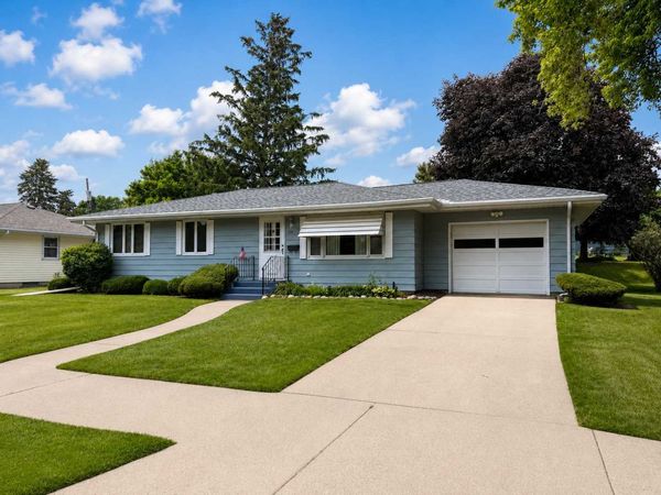 941 School Street, Fairmont, MN 56031