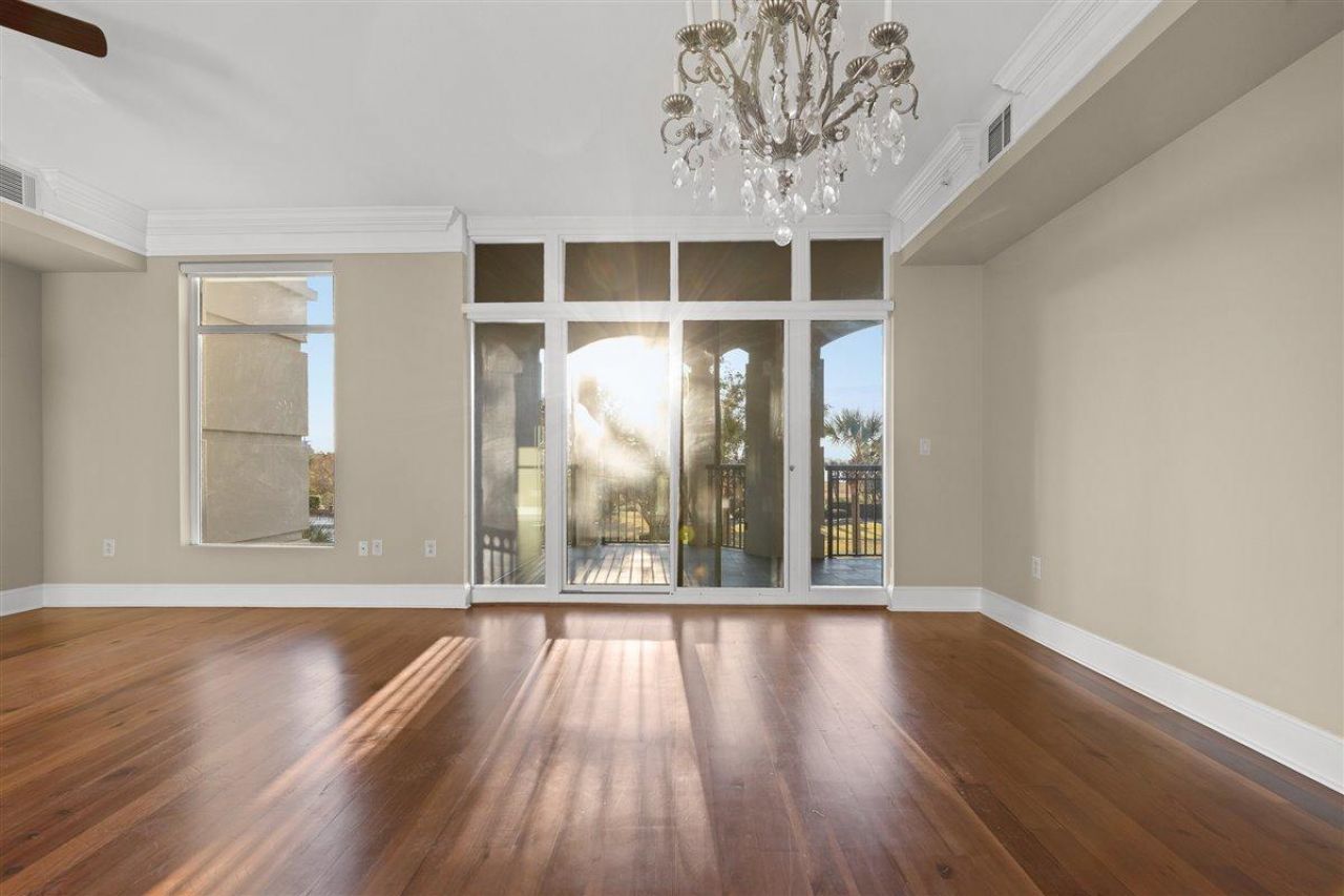 123 N Plaza Court Photo 4