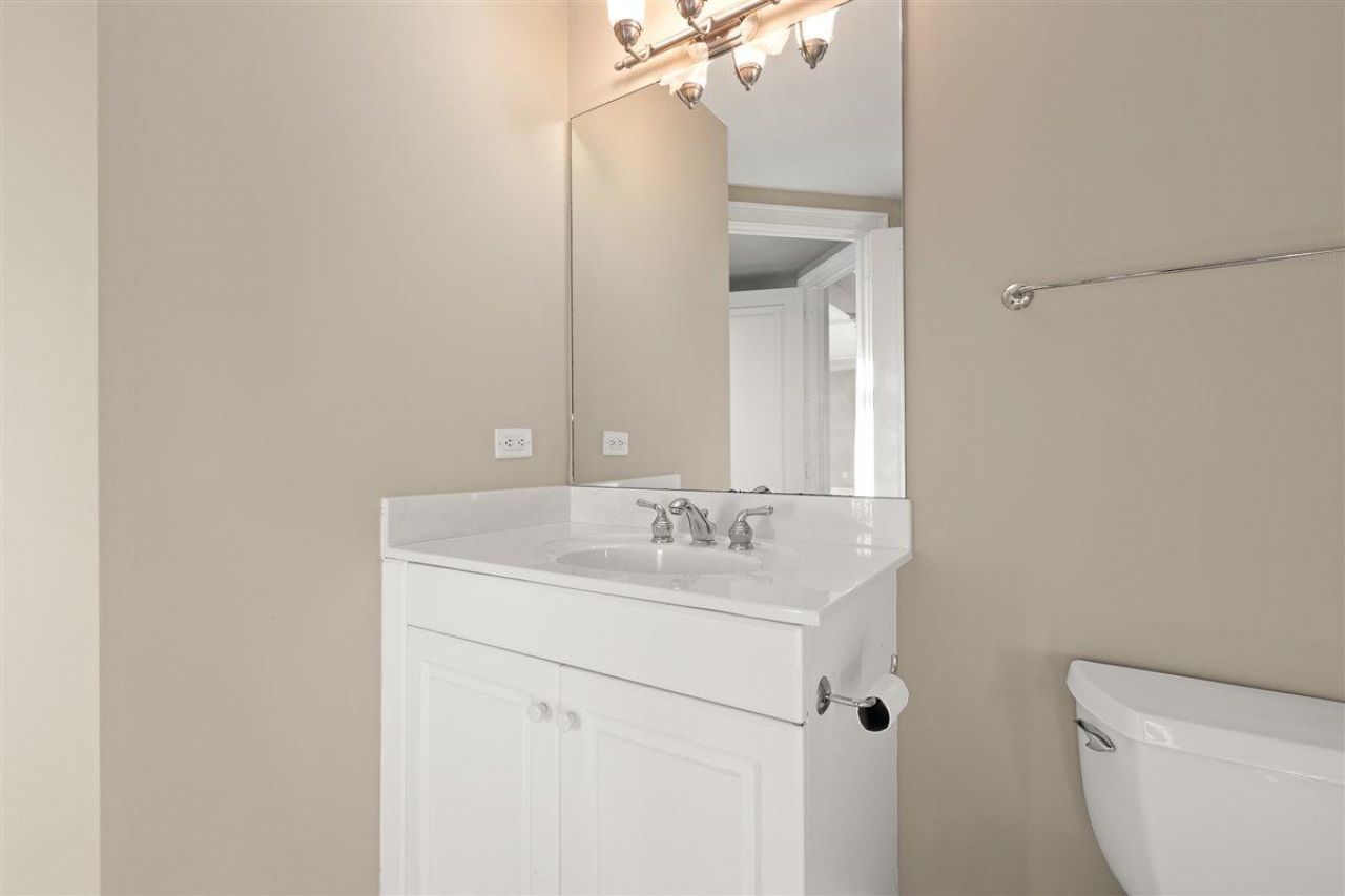 123 N Plaza Court Photo 6