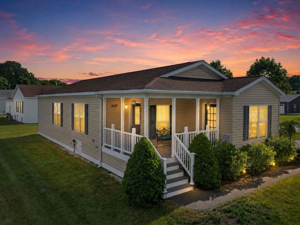 2 Goldenrod Way, North Hampton, NH 03862