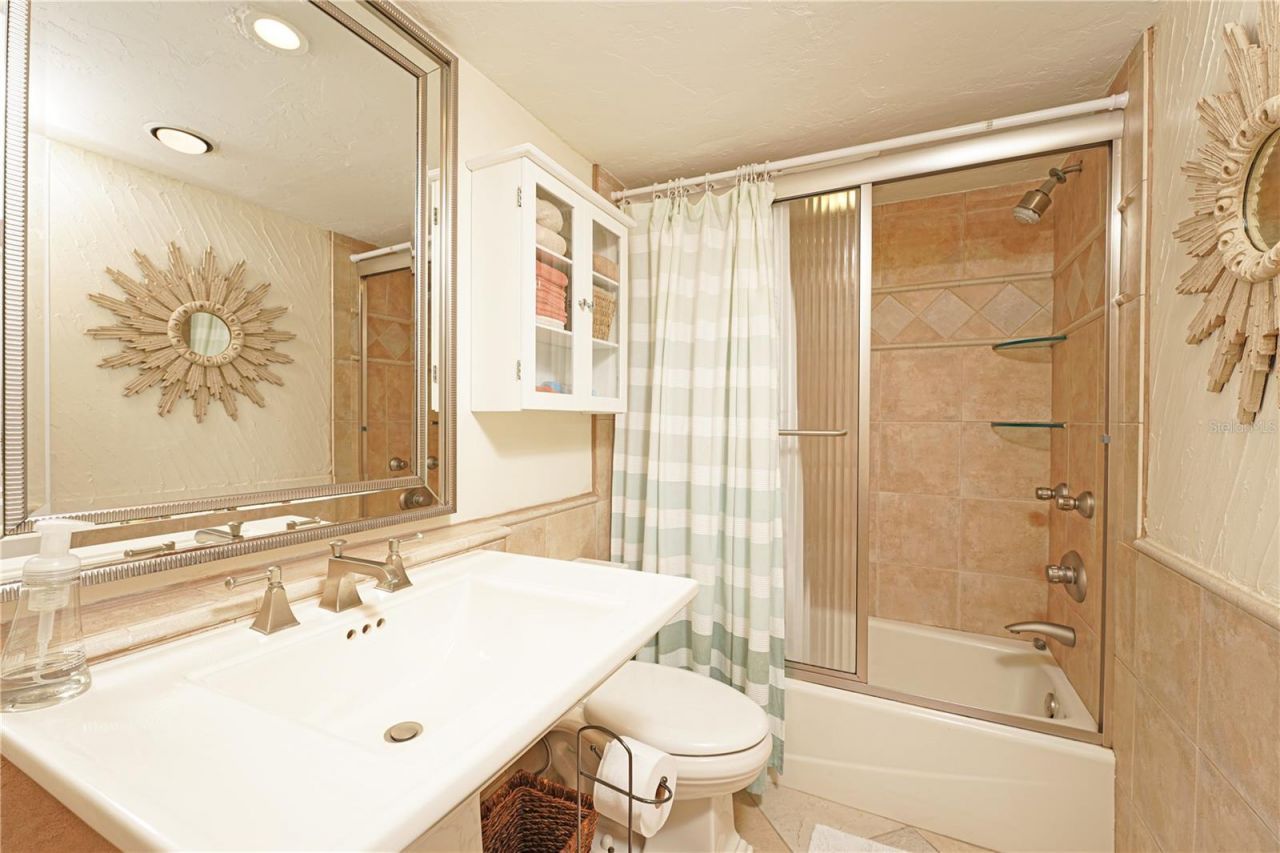 5600 Beach Way Dr , Unit 213, Sarasota, FL 34242 Photo