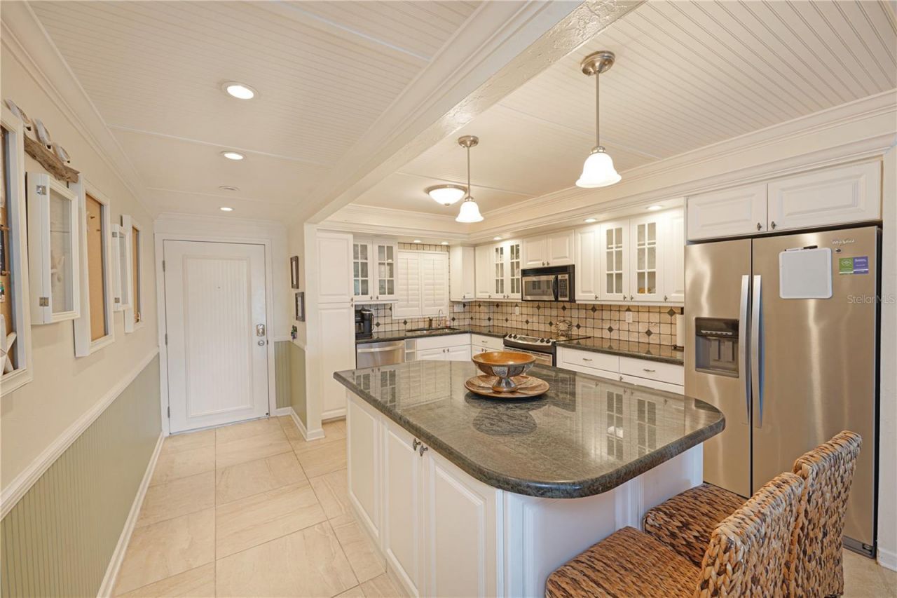 5600 Beach Way Dr , Unit 213, Sarasota, FL 34242 Photo