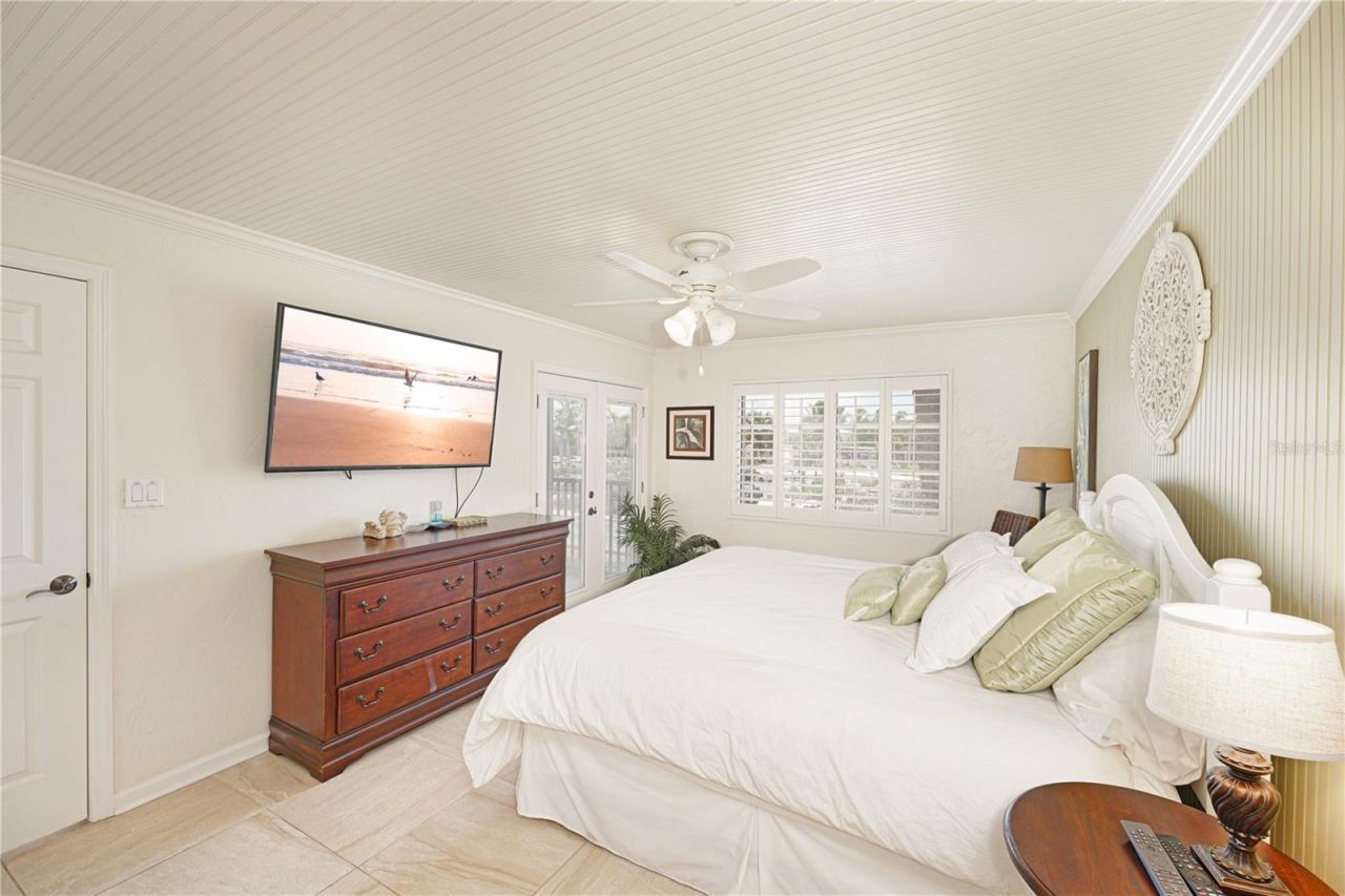 5600 Beach Way Dr , Unit 213, Sarasota, FL 34242 Photo