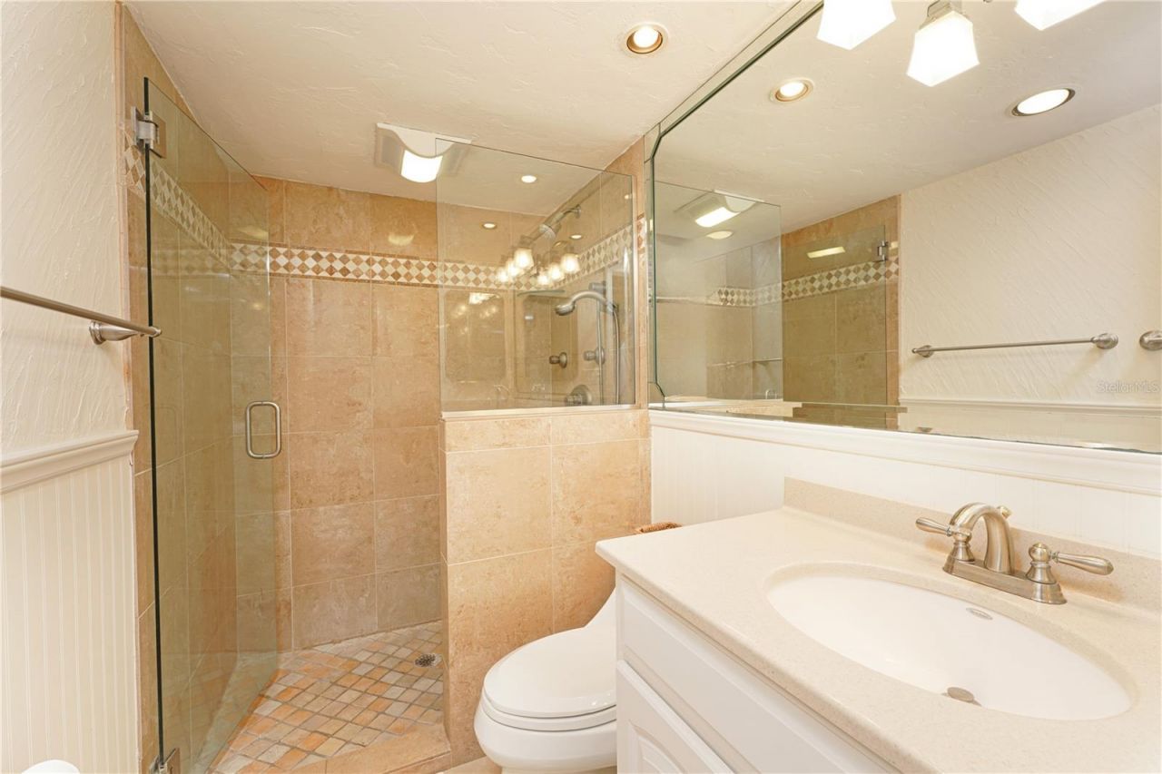 5600 Beach Way Dr , Unit 213, Sarasota, FL 34242 Photo