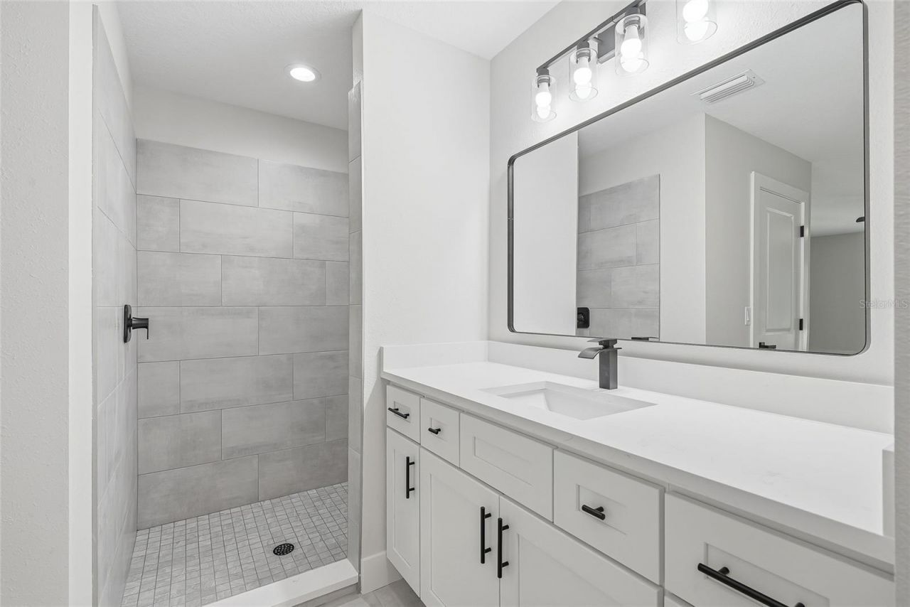 16335 Force Road , Weeki Wachee, FL 34614 Photo