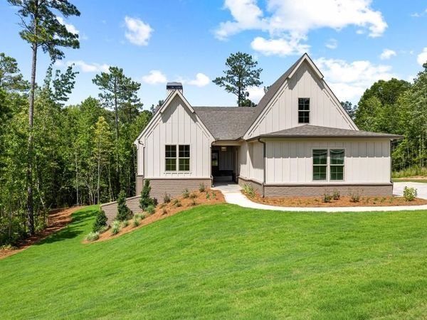 105 Forest Berry Court , Newnan, GA 30265