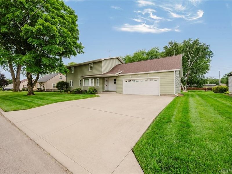 338 Armand Drive, Troy, OH 45373 Photo 2