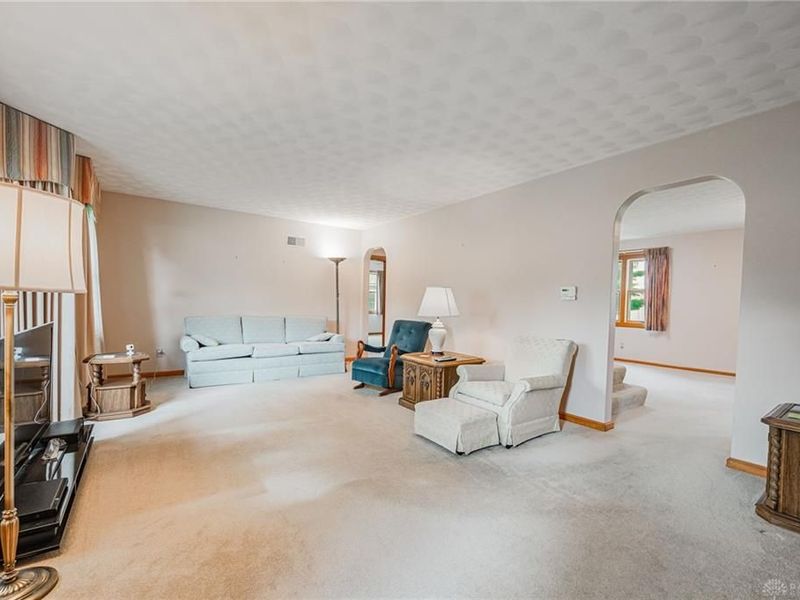 338 Armand Drive, Troy, OH 45373 Photo 4