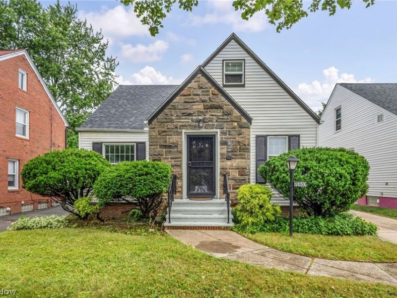 15907 Walden Avenue, Cleveland, OH 44128 Photo 2