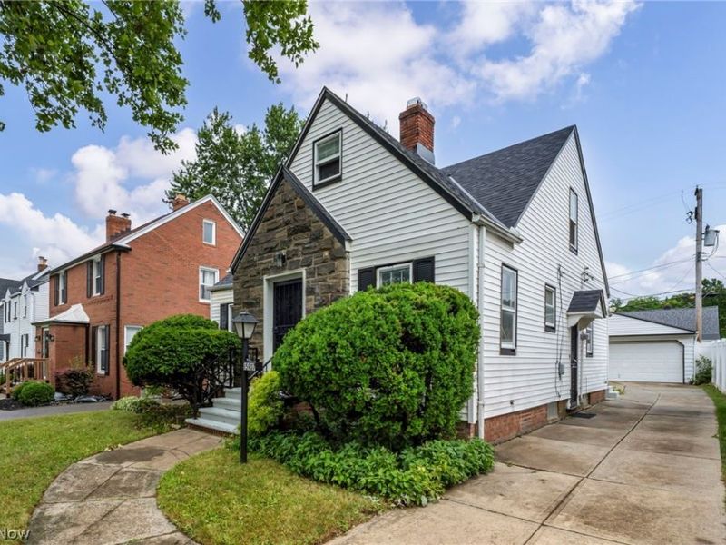 15907 Walden Avenue, Cleveland, OH 44128 Photo 3