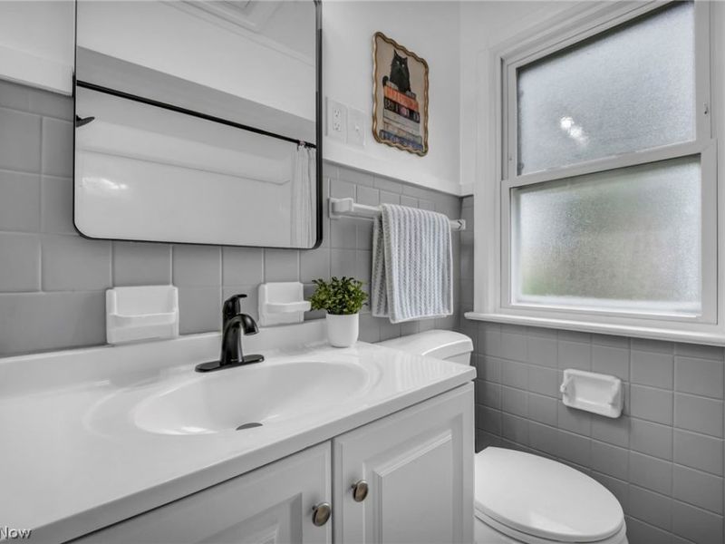 15907 Walden Avenue, Cleveland, OH 44128 Photo 33