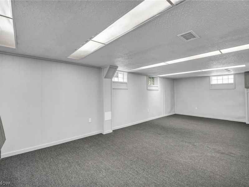 15907 Walden Avenue, Cleveland, OH 44128 Photo 38