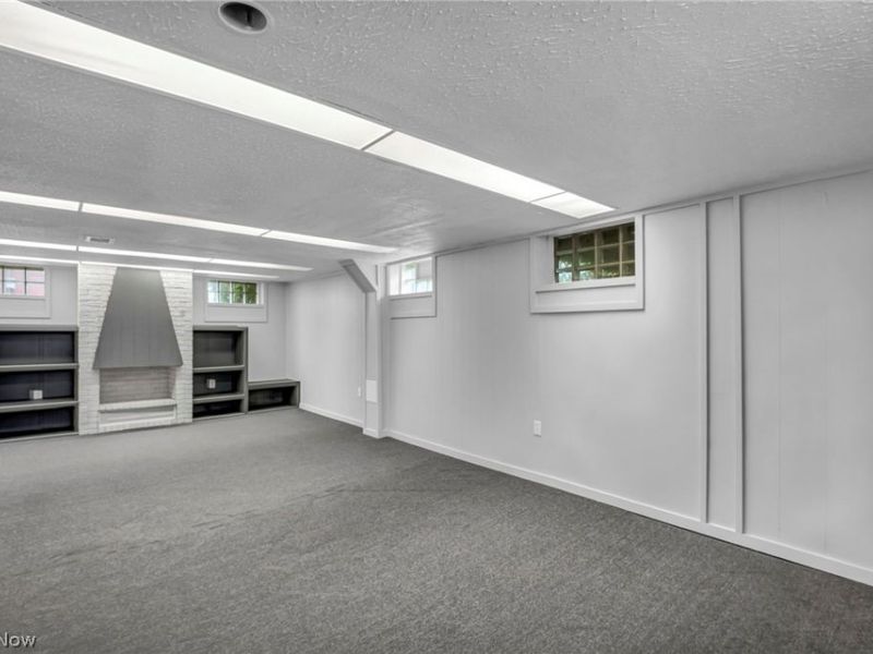 15907 Walden Avenue, Cleveland, OH 44128 Photo 39