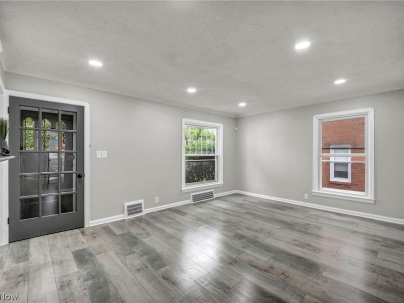 15907 Walden Avenue, Cleveland, OH 44128 Photo 5