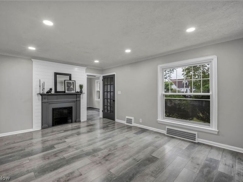 15907 Walden Avenue, Cleveland, OH 44128 Photo 6