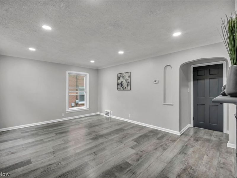 15907 Walden Avenue, Cleveland, OH 44128 Photo 8