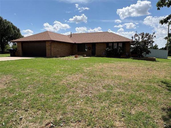 924 N Aspen Avenue, Hinton, OK 73047