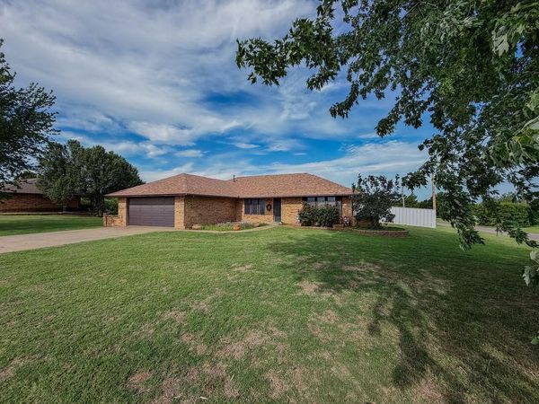 924 N Aspen Avenue, Hinton, OK 73047