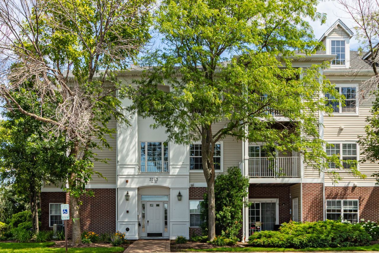 3243 Stratford Court, Unit 3B, Lake Bluff, IL 60044 Main Photo